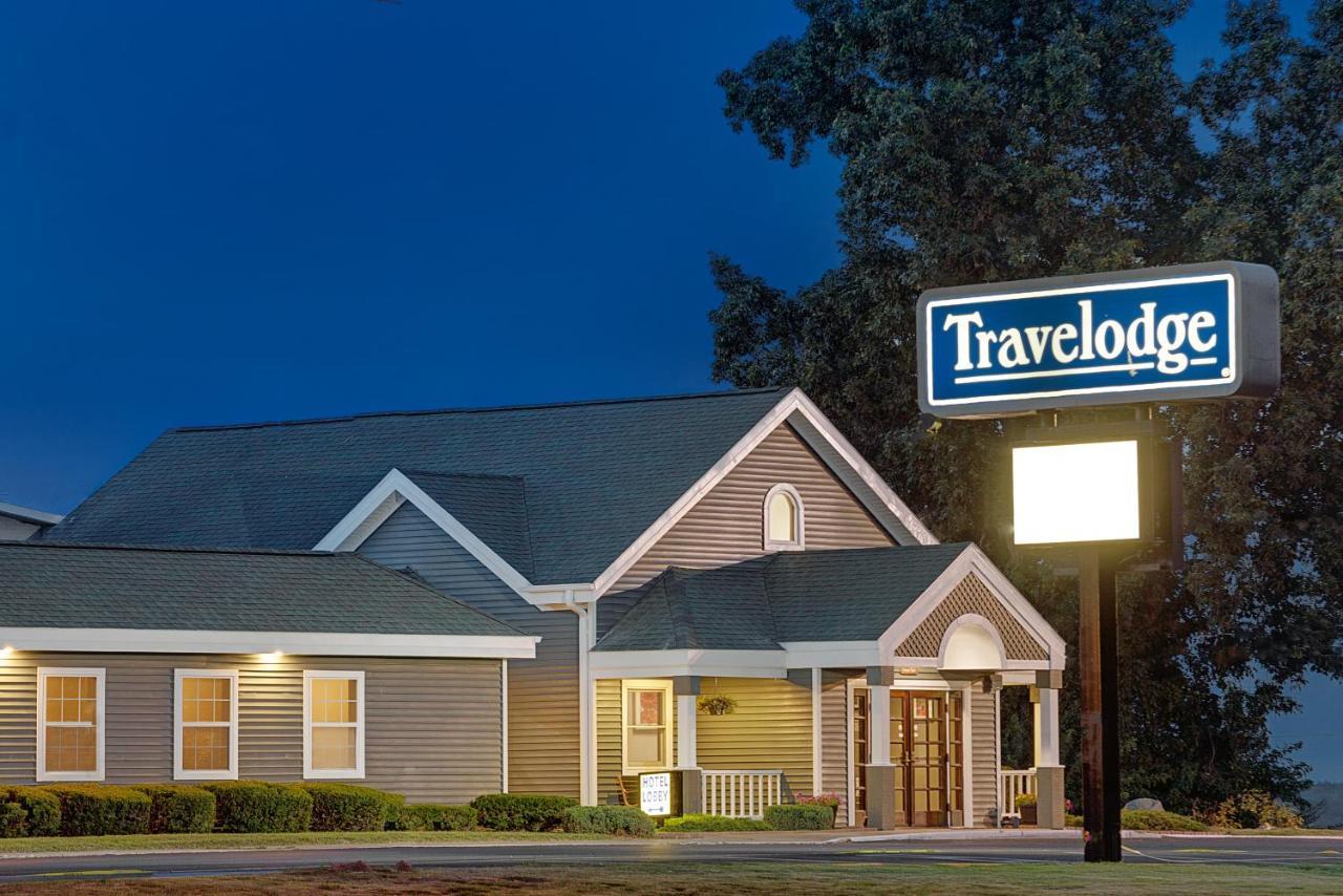 Travelodge By Wyndham Iowa City Exterior foto